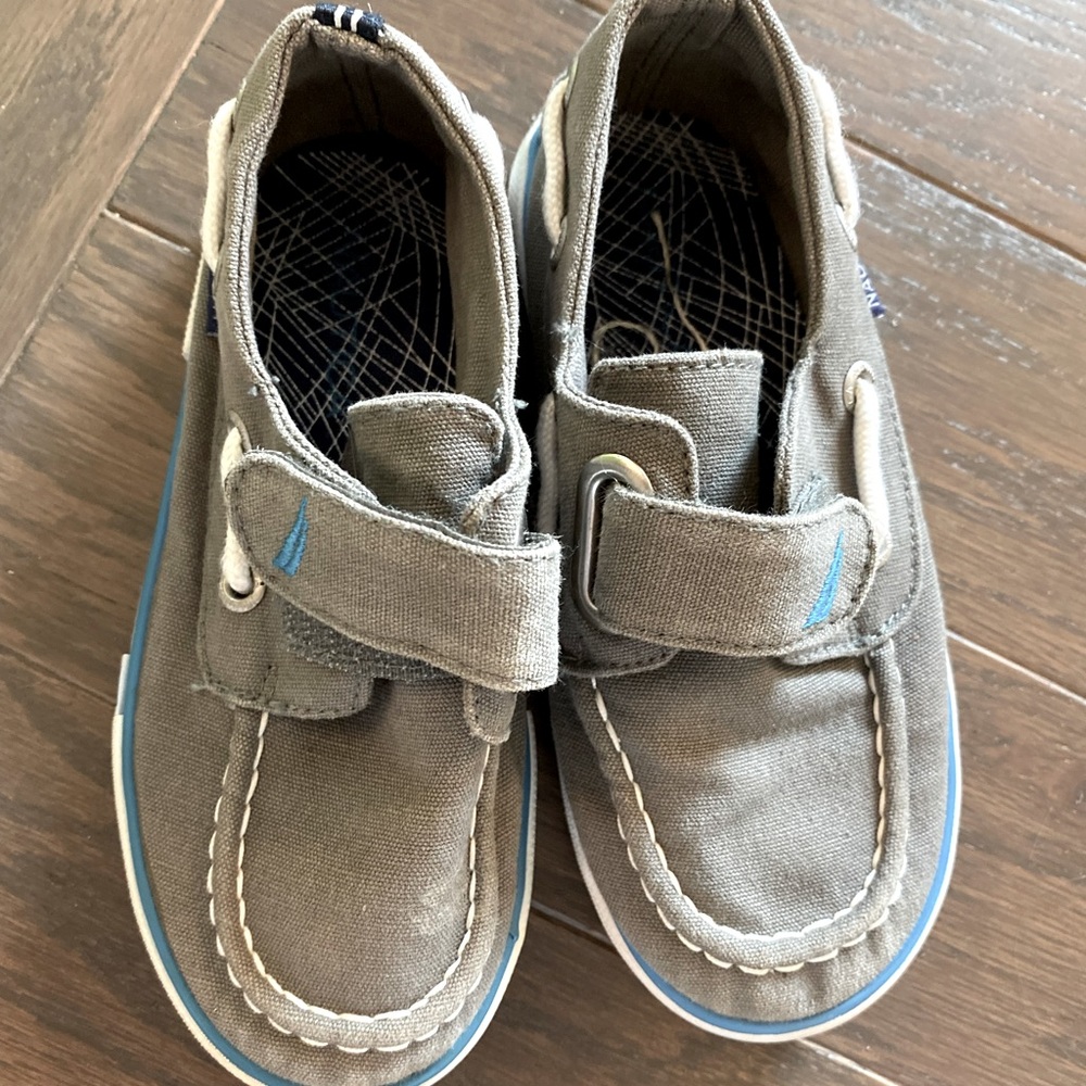 Nautica size 9 loafer